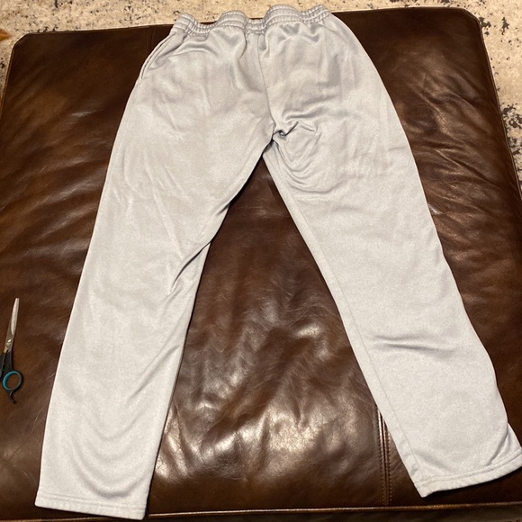 Under Armour Boys Joggers gray, youth large - Picture 7 of 7